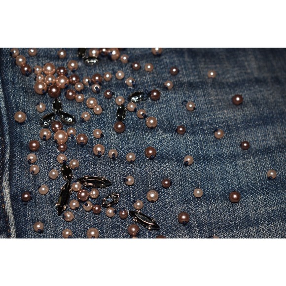 WHITE HOUSE BLACK MARKET $98 Curvy Everyday Soft Denim Beaded Flare Jean Size 2 - Picture 3 of 4